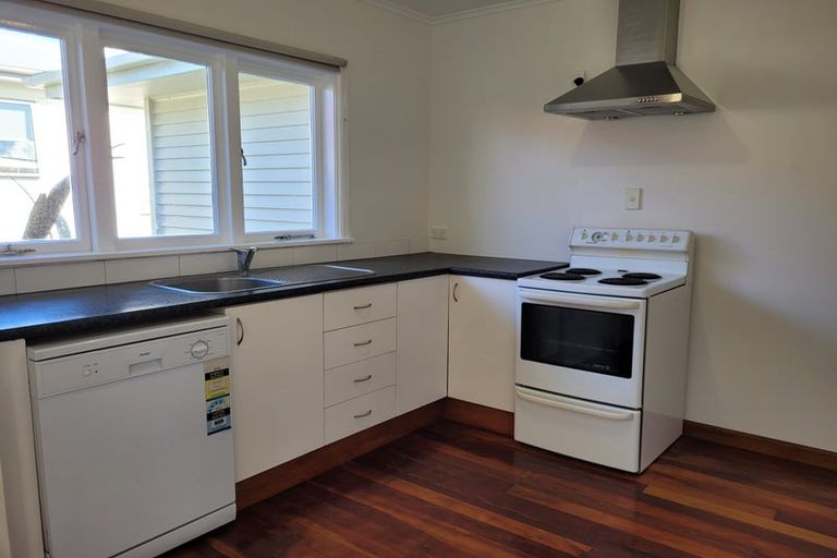 Photo of property in 45 Sylvan Crescent, Te Atatu South, Auckland, 0610