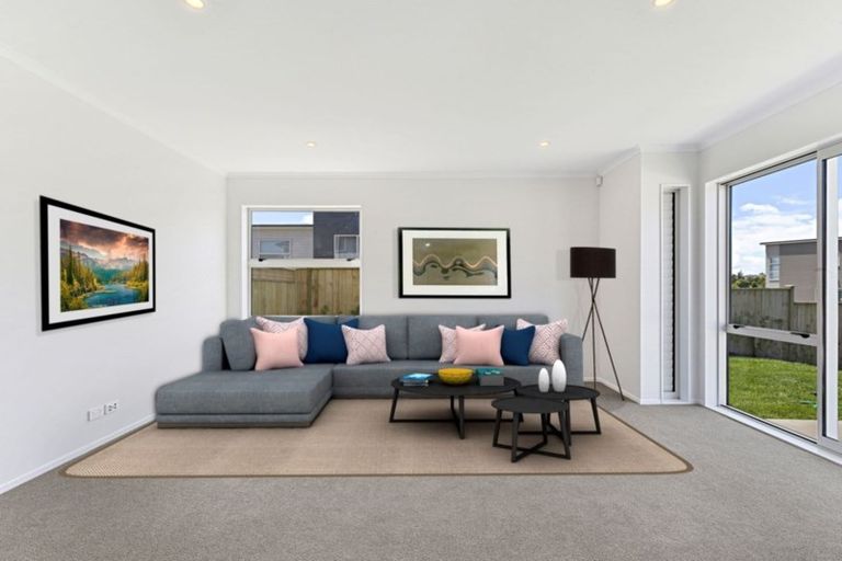 Photo of property in 14 Couldrey Crescent, Red Beach, 0932