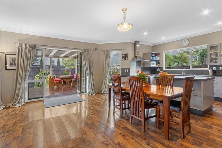 Photo of property in 137 Centaurus Road, Saint Martins, Christchurch, 8022