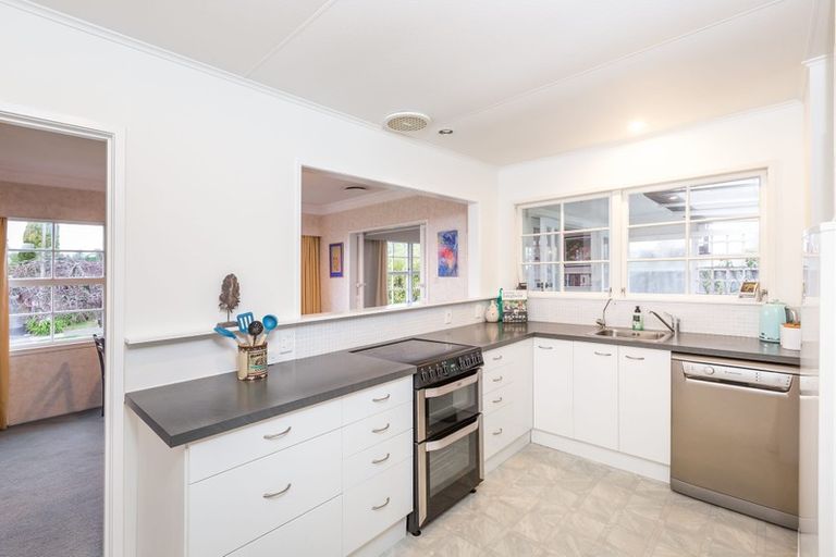 Photo of property in 8 James Cook Street, Havelock North, 4130