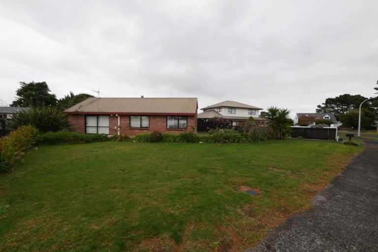 Photo of property in 10 Godwit Place, Waiuku, 2123