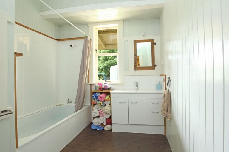 Photo of property in 56 Matakotea Road, Raglan, 3295