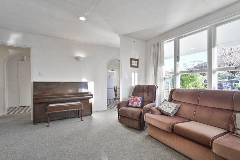 Photo of property in 215 Sunnybank Crescent, Camberley, Hastings, 4120