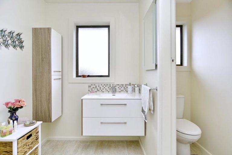 Photo of property in 11 Quebec Place, Wainoni, Christchurch, 8061