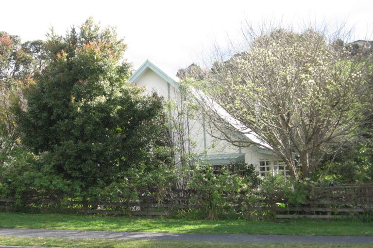 Photo of property in 35 Resolution Road, Welcome Bay, Tauranga, 3112