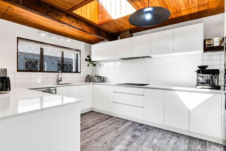 Photo of property in 76a Paynters Avenue, Strandon, New Plymouth, 4312