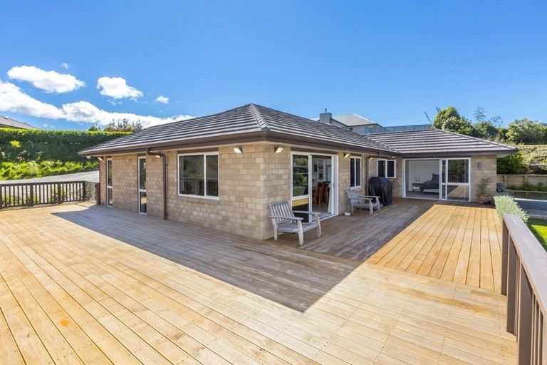 Photo of property in 1 Mckenzie Way, Timberlea, Upper Hutt, 5018