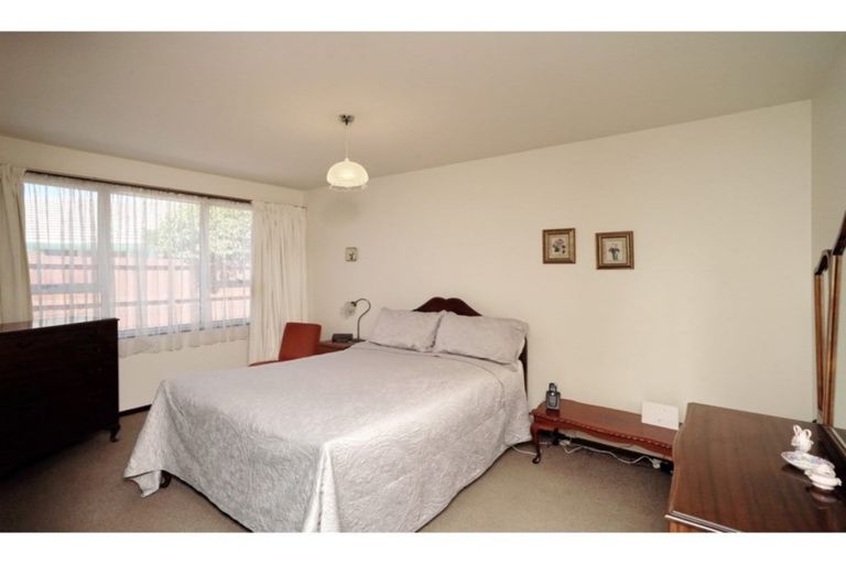 Photo of property in 2/9 Larkhill Place, Russley, Christchurch, 8042