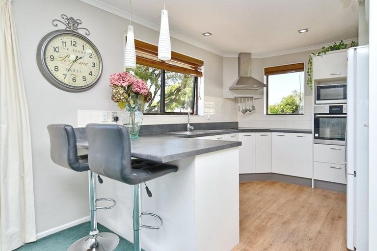 Photo of property in 4 Sonning Place, Redwood, Christchurch, 8051