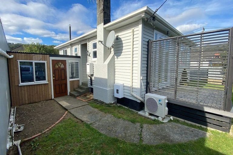 Photo of property in 35 Bledisloe Crescent, Wainuiomata, Lower Hutt, 5014