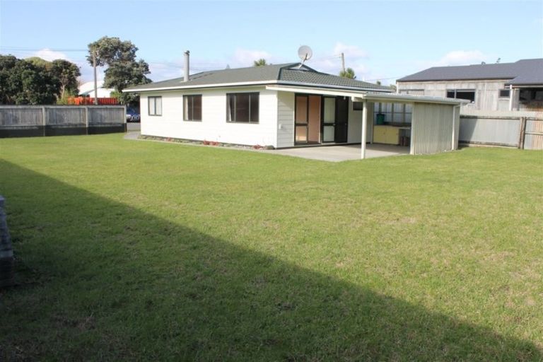 Photo of property in 79 Moana Street, Otaki Beach, Otaki, 5512