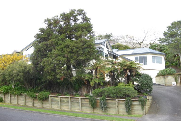 Photo of property in 7 Sequoia Grove, Merrilands, New Plymouth, 4312