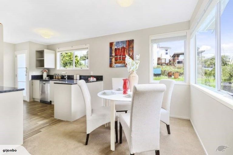 Photo of property in 3 Kilcar Place, Massey, Auckland, 0614