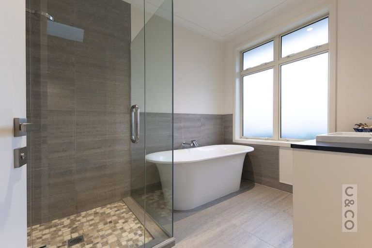 Photo of property in 42 Maude Street, Riverhead, 0820