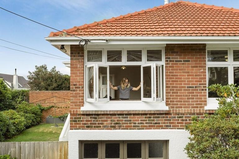 Photo of property in 2 Wycolla Avenue, Saint Clair, Dunedin, 9012