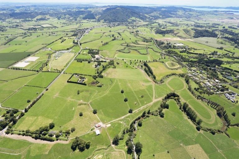 Photo of property in 160 Monument Road, Clevedon, 2582