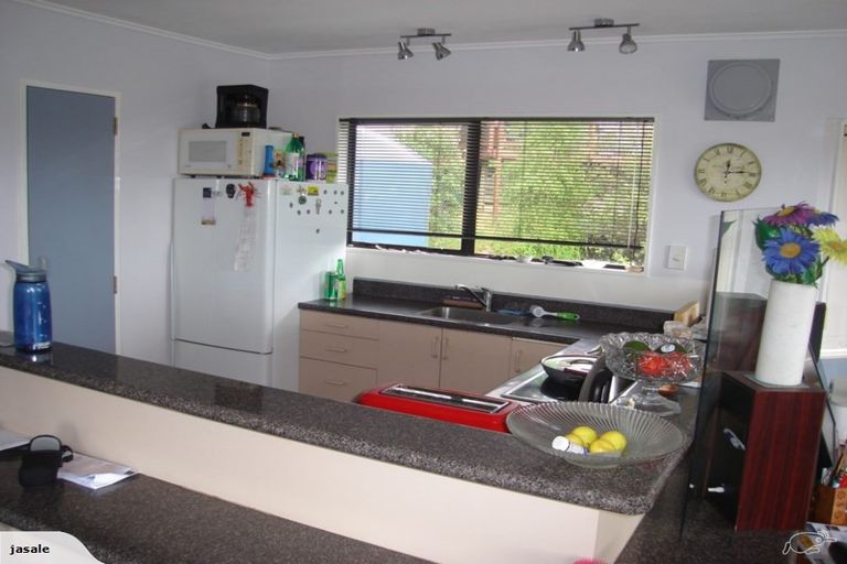 Photo of property in 12 Ozone Road, Stanmore Bay, Whangaparaoa, 0932