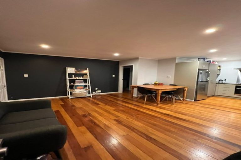 Photo of property in 1/80 Seaview Road, Castor Bay, Auckland, 0620
