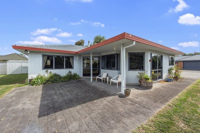 Photo of property in 21 Waiwherowhero Drive, St Andrews, Hamilton, 3200
