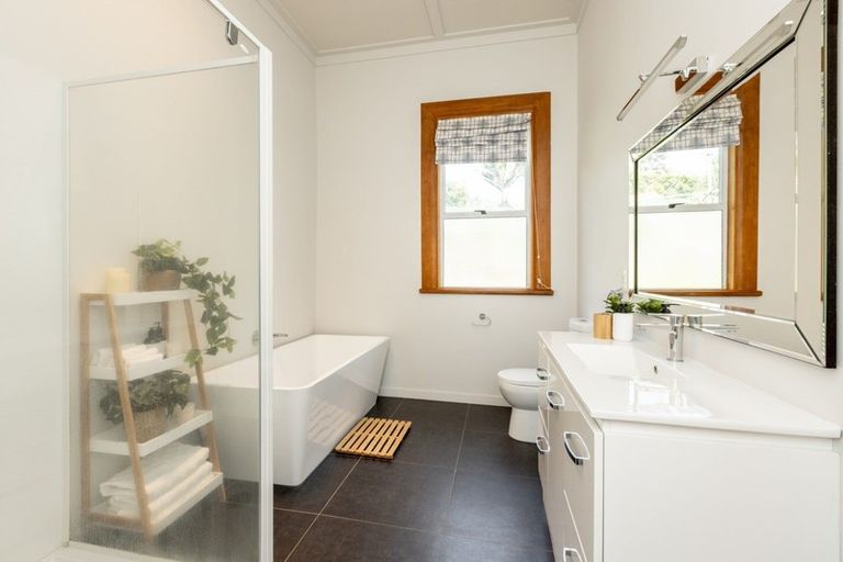 Photo of property in 123 Chaucer Road, Hospital Hill, Napier, 4110