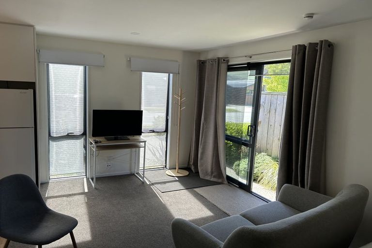 Photo of property in 21 Bale Road, Jacks Point, 9371