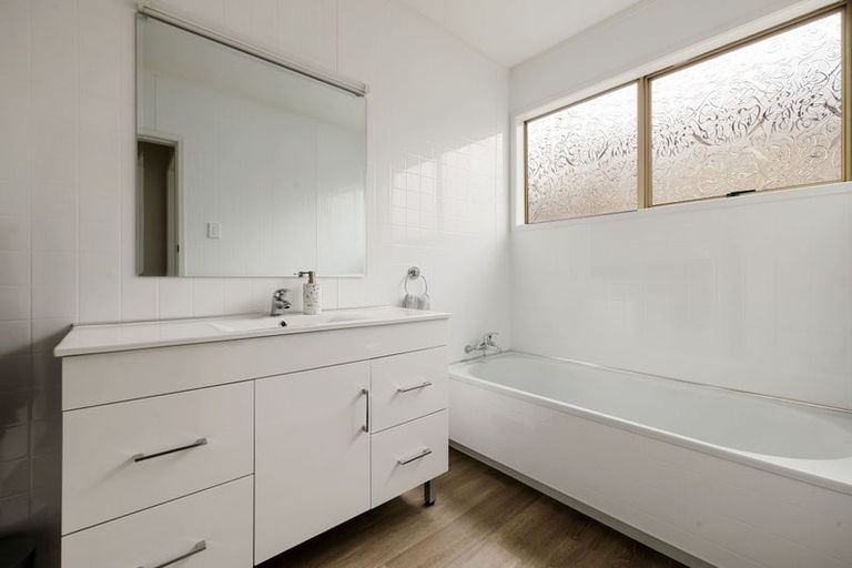 Photo of property in 10 Madill Road, St Andrews, Hamilton, 3200