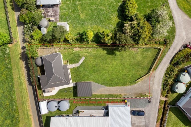 Photo of property in 972 Kahikatea Flat Road, Waitoki, 0871