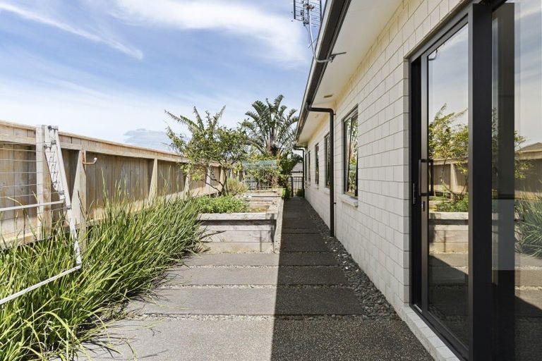 Photo of property in 14 Waitaha Place, Bell Block, New Plymouth, 4312