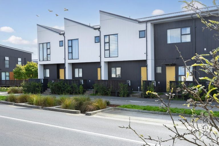 Photo of property in 24 Manarini Road, Westgate, Auckland, 0614