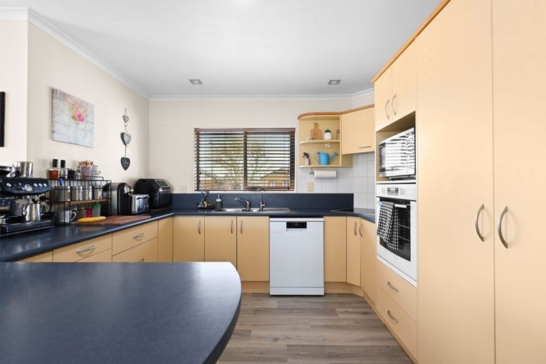 Photo of property in 28 Diomede Glade, Flagstaff, Hamilton, 3210