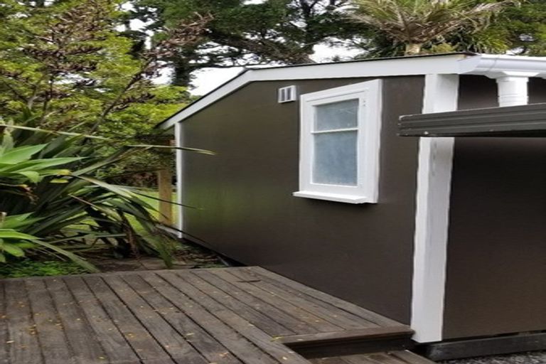 Photo of property in 48 Turanga Road, Henderson Valley, Auckland, 0612