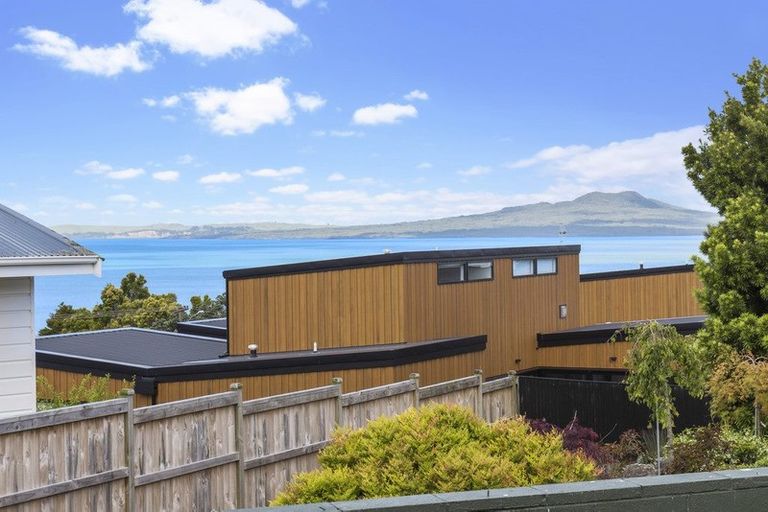 Photo of property in 1/95 Aberdeen Road, Castor Bay, Auckland, 0620