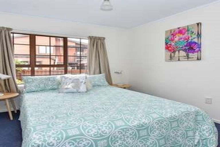 Photo of property in 4 Aspiring Avenue, Clover Park, Auckland, 2019