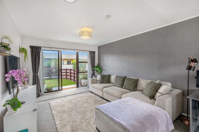 Photo of property in 2/99 Seddon Street, Pukekohe, 2120