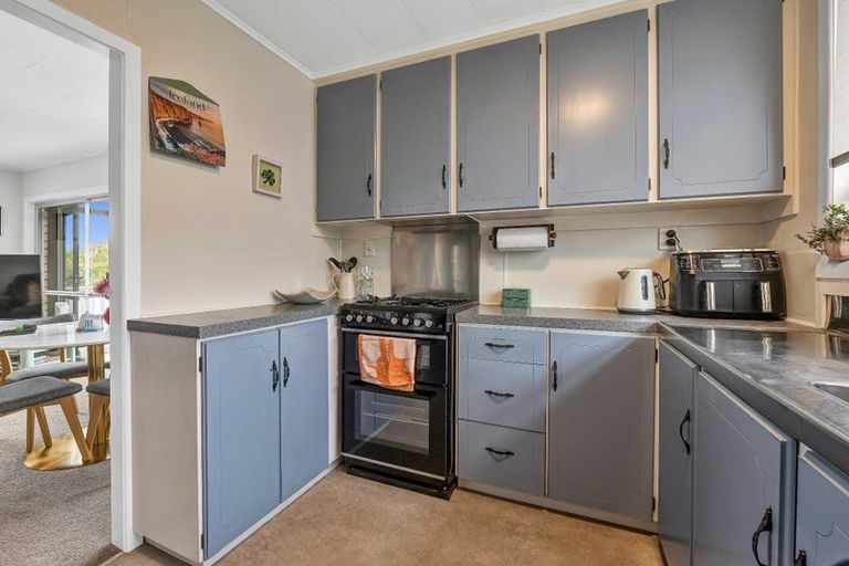 Photo of property in 15b Mayfair Place, Westown, New Plymouth, 4310