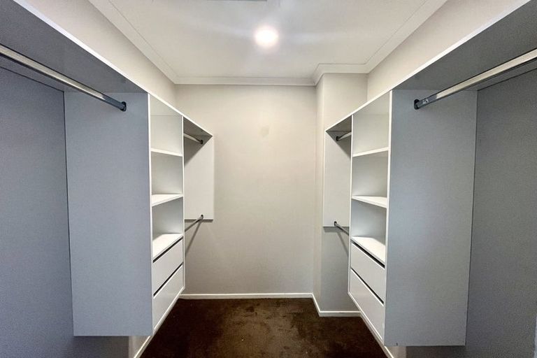 Photo of property in 21 Stitchbird Crescent, Papakura, 2110