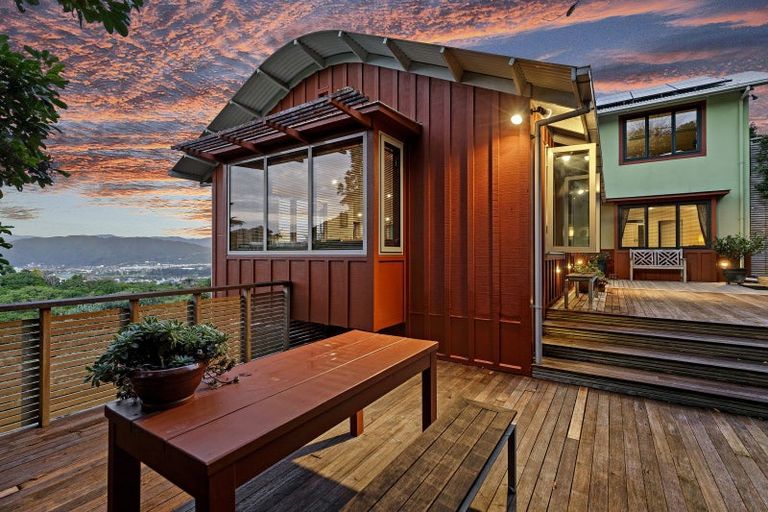 Photo of property in 12-12a Maungaraki Road, Korokoro, Lower Hutt, 5012