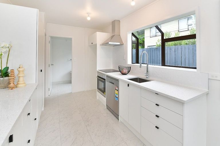 Photo of property in 41 Pemberton Avenue, Bayview, Auckland, 0629