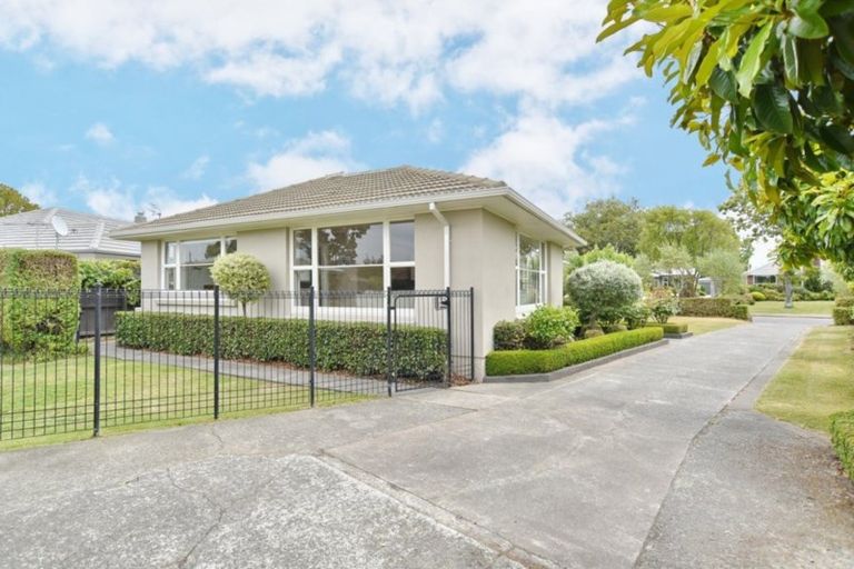 Photo of property in 30 Sevenoaks Drive, Bryndwr, Christchurch, 8053