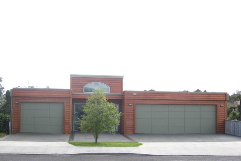 Photo of property in 15 Shortland Street, Lower Vogeltown, New Plymouth, 4310