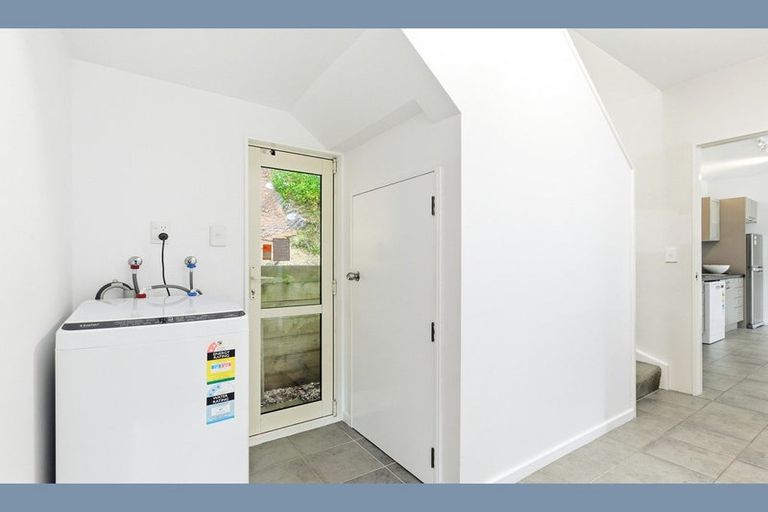 Photo of property in 2/39 Onslow Road, Khandallah, Wellington, 6035