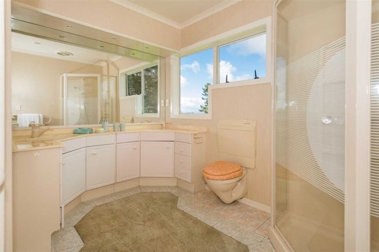 Photo of property in 22 Dene Court Lane, Greenhithe, Auckland, 0632