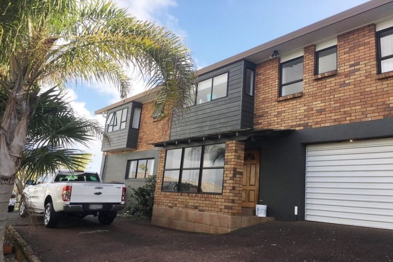 Photo of property in 9 Cambric Place, Botany Downs, Auckland, 2010