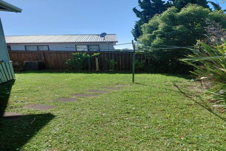 Photo of property in 1/12 Hinekohu Street, New Lynn, Auckland, 0600
