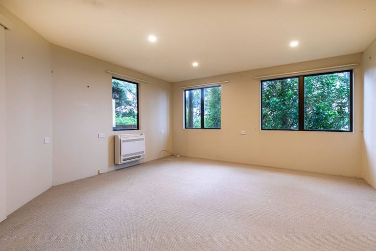 Photo of property in 922 West Coast Road, Waiatarua, Auckland, 0604