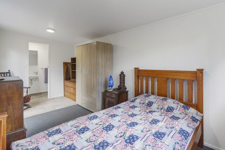 Photo of property in 54 Crows Road, Swanson, Auckland, 0614