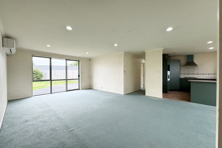 Photo of property in 42 Summerland Drive, Henderson, Auckland, 0612
