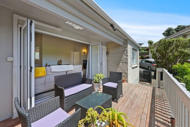 Photo of property in 2/30 Curacao Place, Half Moon Bay, Auckland, 2012