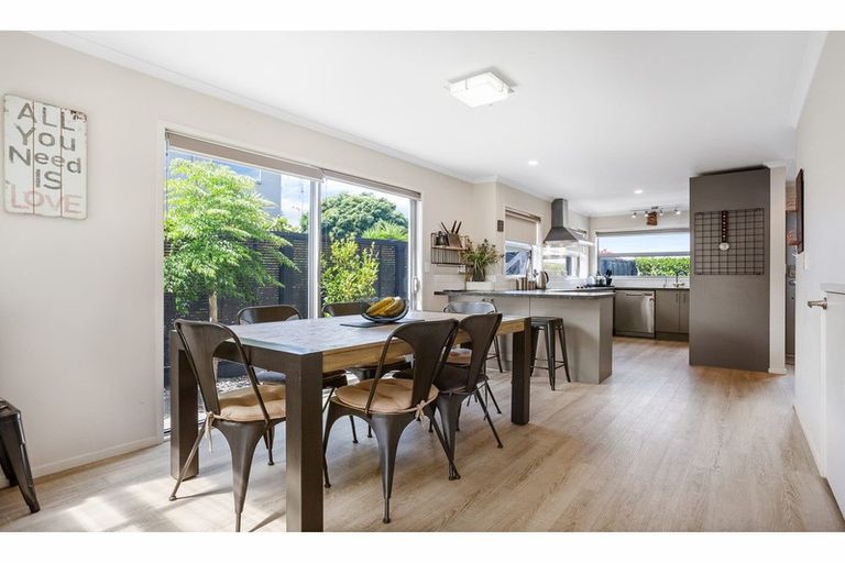 Photo of property in 128 Maire Road, Orewa, 0931