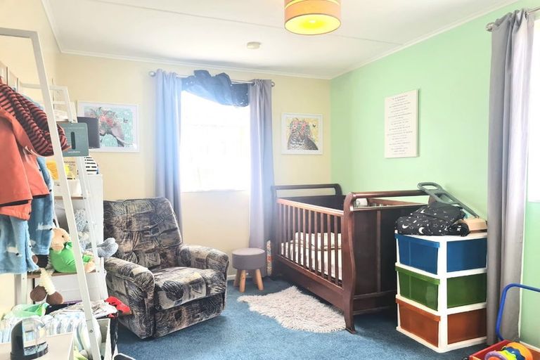 Photo of property in 12 Edelweiss Grove, Timberlea, Upper Hutt, 5018